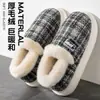 Chinelos de algodão com sola grossa para homens, com calcanhar coberto e forro de pelúcia, tamanho aumentado, novo estilo coreano 2026, sapatos de algodão antiderrapantes para uso interno, para casais, para homens