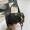 Bolso de Hombro Boston de Mano de Nicho para Mujer 2026 Nueva Moda Casual Bolso Cruzado Tejido Versátil Bolso Almohada