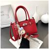 Bolso de Mano de Moda y de Alta Gama para Mujer 2025 Nuevo Bolso Cuadrado Pequeño de Textura Simple Bolso Bandolera de Hombro para Viajeros Franceses