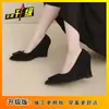 Zapatos de tacón de cuña para mujer, piel suave, para ir al trabajo, de un solo color, negros, no cansan al estar mucho tiempo de pie, punta fina, tacones altos elegantes, tacones altos con estampado de leopardo