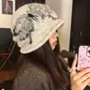 Gorro de punto para mujer, felpa, para otoño e invierno fríos, diseño de mariposa, gorro de maternidad para exteriores, gorro tipo beanie, venta al por mayor, adelgazante, cálido