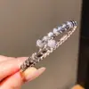Pulsera Abierta de Zirconia Redonda Flecha Bañada en Oro Real de 18 Quilates Pulsera Vintage Versátil Joyería de Lujo Ligero de Gama Alta para Mujeres