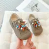 Sapatos femininos de franja estilo coreano, sapatos single Birkenstock com contas, novos sapatos de couro macio estilo retrô para crianças primavera e outono 2026