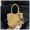 Bolsa Saco de Design Nicho Casual Estilo Coreano 2026 Novo Modelo Feminino Simples e de Alto Padrão Bolsa de Ombro Transversal para o Dia a Dia
