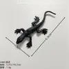 Uma variedade de acessórios de brinquedos de pegadinha de Halloween animais de simulação insetos aranha escorpião centopeia e outros brinquedos de pegadinha DIY