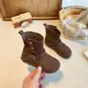 Botas de Cano Curto Dobráveis Retrô para Meninas 2026 Outono Novo Estilo Botas Versáteis com Fivela e Forro Floral para Crianças Aprender