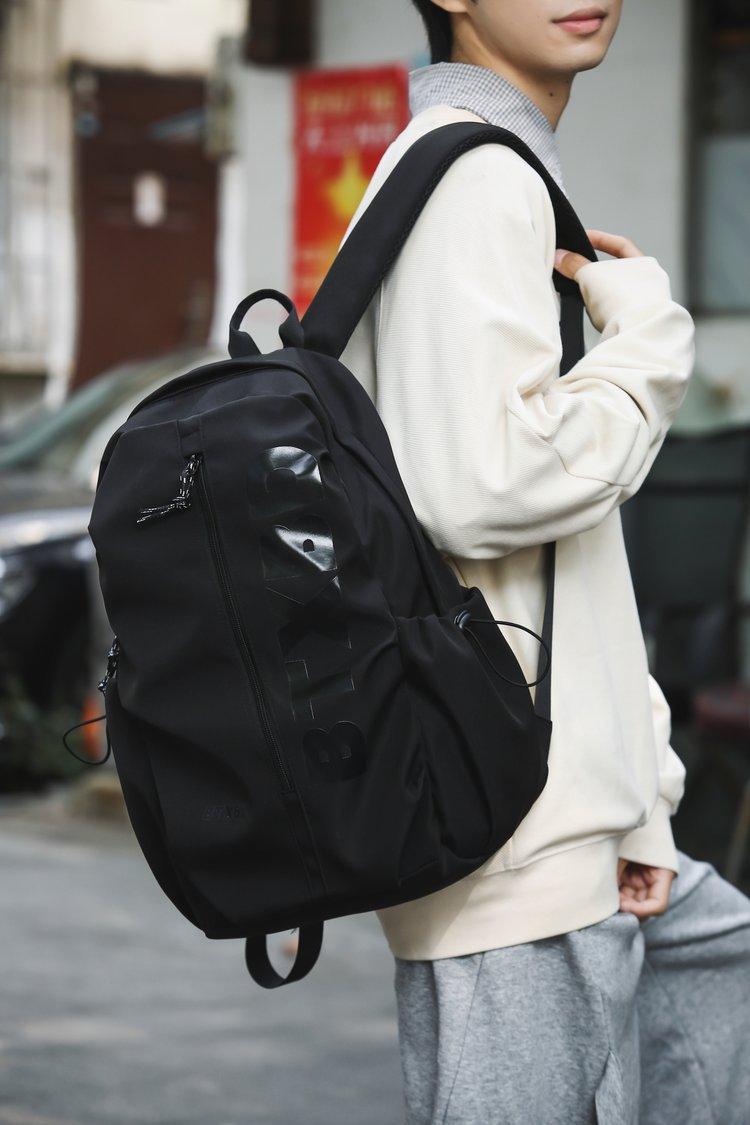 2024111916108160475355w1280h1920_750x750