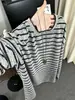 Camiseta retro de rayas y bloques de color estilo americano para hombre, una prenda gruesa de cuello redondo para otoño, que ofrece un look sofisticado como capa interior o camiseta básica