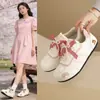 2026 Novo Tênis Branco Feminino Primavera Estilo Coreano Laço Ins Casual Esportivo Versátil Tênis Estilo de Rua Xb201
