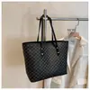 Bolsa tote feminina simples e estilosa, grande capacidade, bolsa de mão com estampa vintage, bolsa de ombro e axila casual da moda, comércio exterior
