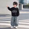 Conjunto de sudadera para niños, elegante y genial para niños, nuevo conjunto casual de dos piezas para primavera y otoño para niños pequeños, ropa infantil de moda 2026