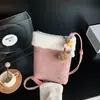 Design de Nicho Casual e Estiloso Nova Moda Simples Bolsa de Ombro Transversal Bolsa Quadrada Pequena Feminina Inverno 2026