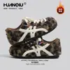 Tênis de Treino Alemão com Solado Grosso e Estampa de Leopardo Global para Mulheres 2025 Inverno Novo Estilo Sapatos de Algodão Quentes com Pelúcia Mocassins Fofos e Robustos
