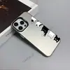 La popular, linda y vertical funda de teléfono para iPhone 18pm de TK, con diseño minimalista de alta gama y carcasa dura, con gatitos en blanco y negro de varios estilos