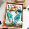 Pañuelo de seda retro británico para mujer, versátil y ligero, adecuado para viajes y fotografía, pañuelo para la cabeza con protección solar, bufanda decorativa para el cuello