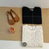 Suéter de capas chic de estilo coreano con diseño único y calado, top particularmente hermoso y elegante, tejido blanco de manga corta para mujer