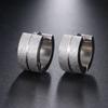 Brincos Redondos Vazados Europeus e Americanos Transfronteiriços de Aço Inoxidável 7mm com Ouro 18K Fosco Incrustados com Diamantes Presilhas de Orelha para Estudantes Acessórios de Orelha Atacado para Mulheres