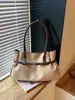 Bolso tote de gamuza de alta gama para otoño e invierno 2026 bolso de hombro con hebilla de cinturón bolso de axila bolso grande de piel de vaca para commuting
