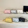 Bolso de hombro versátil de moda coreana y japonesa para mujer, adecuado para el trabajo y los desplazamientos, con un diseño único, bolso de mano cuadrado pequeño de gran capacidad
