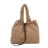 Bolsa Tote de Algodão de Grande Capacidade para o Dia a Dia 2025 Nova Simples Acolchoada Bolsa de Axila Versátil Bolsa de Ombro para o Dia a Dia