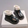 Botas de neve para meninas, novo estilo inverno 2026, sapatos de algodão infantis, botinhas forradas com fleece, botas grossas, sapatos para bebês meninas, calçados de inverno