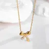 Aço Titânio Luxo Leve Nicho Alto Padrão Laço Aço Inoxidável Corrente para Clavícula para Mulheres, Verão Mini Completo Diamante Laço Colar