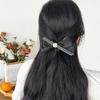 Grampo de cabelo estilo Chanel com laço, alfabeto inglês feminino, design de nicho coreano, acessórios de cabelo de celebridades da Internet de alta qualidade e combinação perfeita