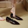 Zapatos Mary Jane con Correa de Hebilla en V y Tacón Grueso 2025 Piel Suave Punta Cuadrada Tacón Bajo Boca Baja Zapatos de una Sola Pieza Tacón Grueso Rojo
