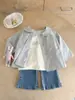Chaqueta cárdigan para bebé niña 2026 Primavera Nuevo estilo Clase a Bebé Camisa de doble botonadura Top con cuello de muñeca para niña