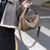 Bolsa de Couro Bovino de Primeira Camada para Axila Feminina 2026 Novo Estilo Bolsa Almofada de Couro Genuíno Ombro Único Transversal Boston Simples e Fashion