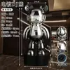 1 m Grande Ornamento de Chão Galvanizado Mochila de DJ Urso com Áudio Bluetooth ao Lado do Gabinete de TV da Sala Decoração de Villa