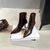 Botas de salto fino bico fino versáteis de moda outono e inverno 2026, botas curtas estilo europeu e americano, botas de cano curto, design simples