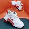 Atacado Transfronteiriço de Sapatos Masculinos, Sapatos Brancos Respiráveis para Casal (Masculino e Feminino), Sapatos Casuais de Couro Estilo Coreano 2025, Tênis de Corrida Masculinos da Moda, Sapatos Femininos