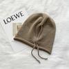 Gorro de punto de color sólido con correa para mujer, estilo retro, estilo coreano, cálido, de lana, para otoño e invierno, con cara pequeña