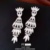 Aretes de Tachuela Cruzados con Incrustaciones de Diamante y Borla Geométrica de Plata, Aretes de Moda de Lujo Ligero, Accesorios de Aretes Versátiles de Personalidad para Mujer