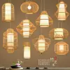 Sala de estar de villa, lustre com pé direito alto, escada de dois andares, apartamento tipo loft, sala de jantar com pé direito alto, escada estilo madeira, iluminação de arte em madeira
