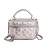 Bolsa de luxo feminina transfronteiriça tipo caixa, bolsa quadrada pequena acolchoada com corrente estilo Chanel, bolsa de ombro e transversal estilosa de comércio exterior