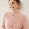 Inverno 2026 Novo Cardigã de Cashmere Feminino com Gola Redonda e Trança Grossa Suéter Elegante para o Trabalho Feminino Estilo Europeu e Americano