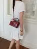 Bolsa de Maquillaje con Cadena de Patrón de Diamantes Rosas para Mujer, Lindo Colgante de Peluche de Hello Kitty, Bolso Cruzado de un Solo Hombro, Moderno y Portátil