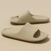 Pantuflas caseras súper suaves y cómodas para mujer en verano, sandalias de baño de EVA simples para interior con suelas suaves para hombre
