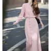 Artículos en Stock Directamente del Fabricante: un Conjunto Completo de Trajes de Falda de Dos Piezas Rosa de Alta Gama Estilo Chanel para Mujer
