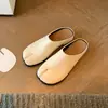 Versión de Piel de Vaca, Nuevo Estilo Primavera/Otoño, Aumento de Altura de 3 cm~ Zuecos Slip-On Versátiles y de Moda con Diseño de Dedos Divididos, Piel Genuina para Mujer