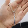 Colar Pingente de Espada Cruzada Novo Estilo Transfronteiriço para Homens e Mulheres, Liga Escura Gótica Corrente para Clavícula de Espada Vintage Enrolada em Serpente