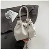 Bolsa Pequena com Bordado de Borboleta Estilo Nacional para Mulheres 2026 Nova Moda Bolsa Saco de Cordão Bolsa Transversal com Corrente de Primavera