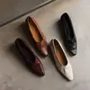Zapatos Planos de Piel de Oveja para Abuela Mujer Estilo Retro Francés Punta Cuadrada Temperamento para el Trabajo Zapatos Bajos de Tacón Bajo Todas las Estaciones Zapatos Individuales