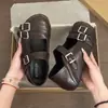 Novos Sapatos Baixos Versáteis de Bico Raso Aumentadores de Altura 2026 Primavera/Verão Estilo Retro Francês Fivela de Cinto Sapatos Mary Jane