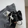 Estilo Novo Primavera e Verão Personalizado Urbano Simples Bolsa de Mão Plissada Bolsa Saco Moda Versátil Doce Elegante Bolsa Transversal com Corrente
