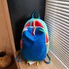 Nova Mochila Infantil Primavera e Verão 2026 Cor Dopamina Color Blocking Bolsa de Lazer ao Ar Livre para Meninos e Meninas Mochila de Caminhada de Grande Capacidade