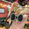 Chaveiro de argila com design de nicho moderno e laço adornado com diamantes, acessório de bolsa de luxo leve estilo coreano para meninas