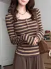 Camiseta de manga larga a rayas para mujer, diseño retro francés, corte ajustado, top casual versátil A13887